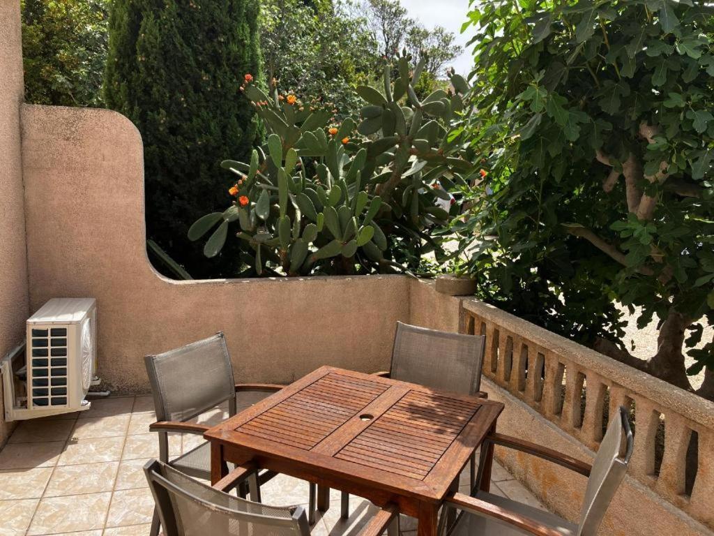 L'Orangeraie Apartment Claira Ruang foto