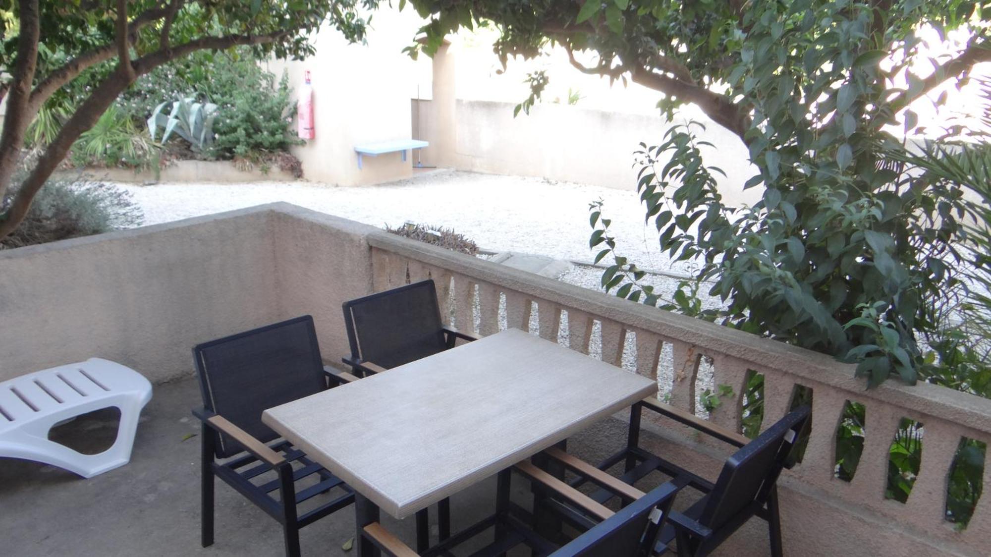 L'Orangeraie Apartment Claira Ruang foto